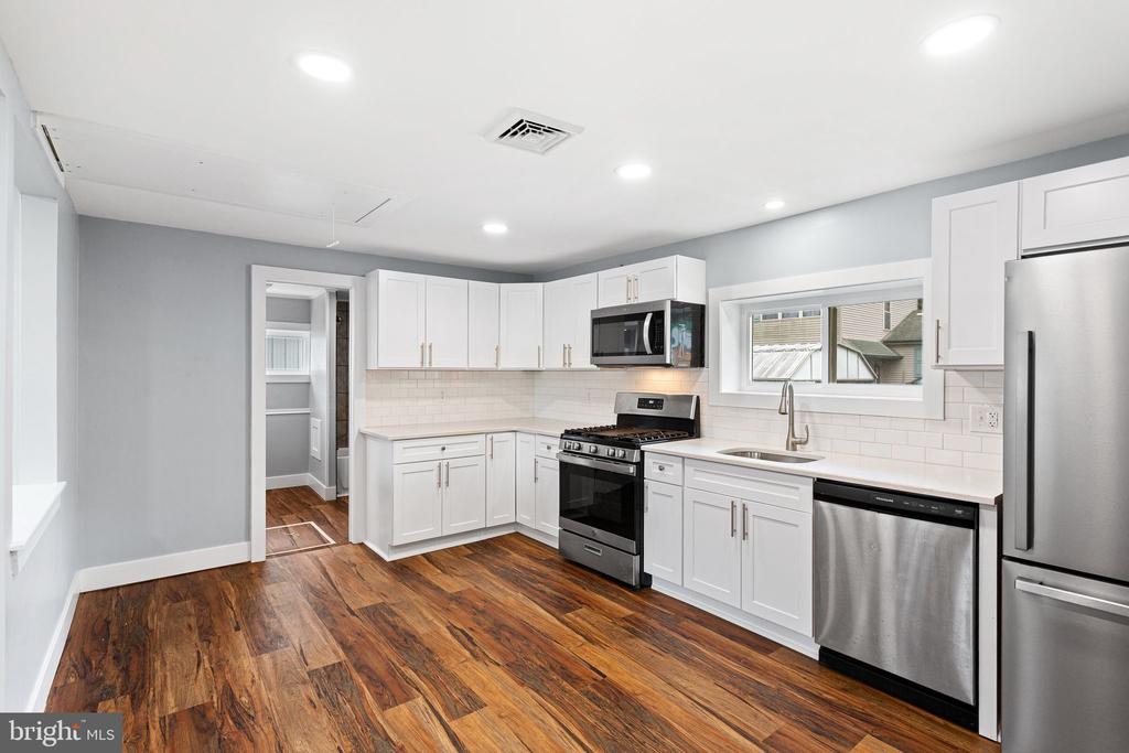 2105 LAKESIDE DRIVE
