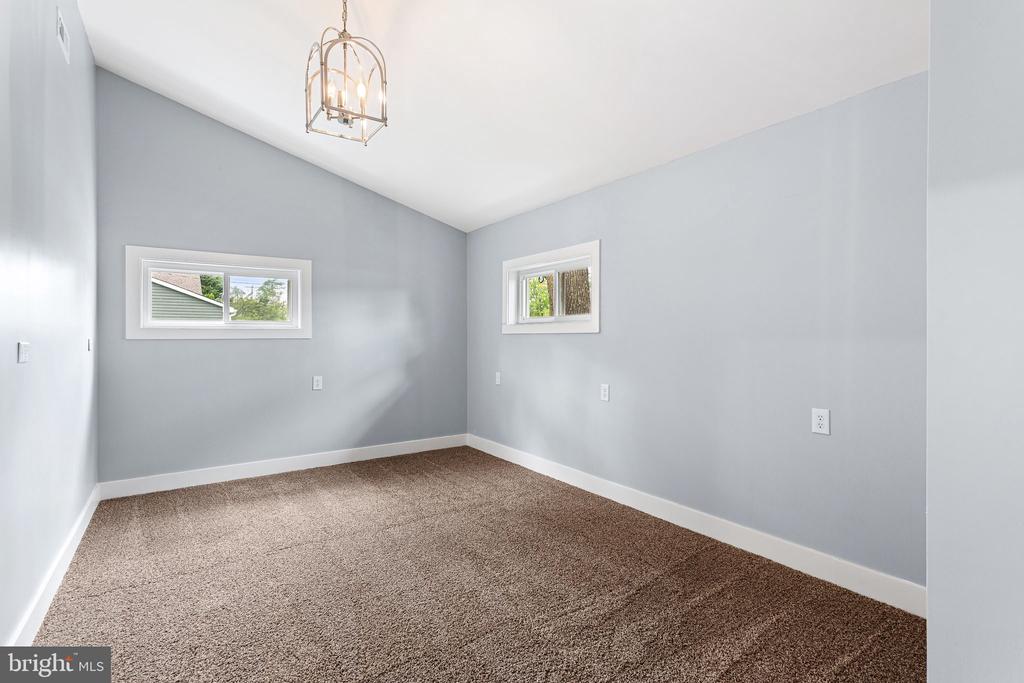 2105 LAKESIDE DRIVE