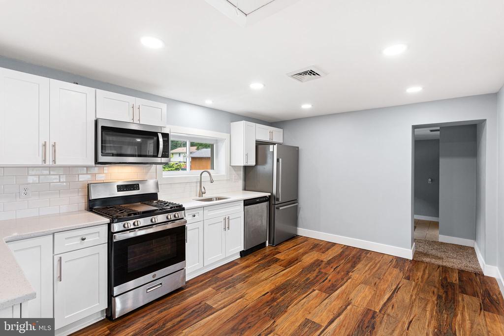2105 LAKESIDE DRIVE