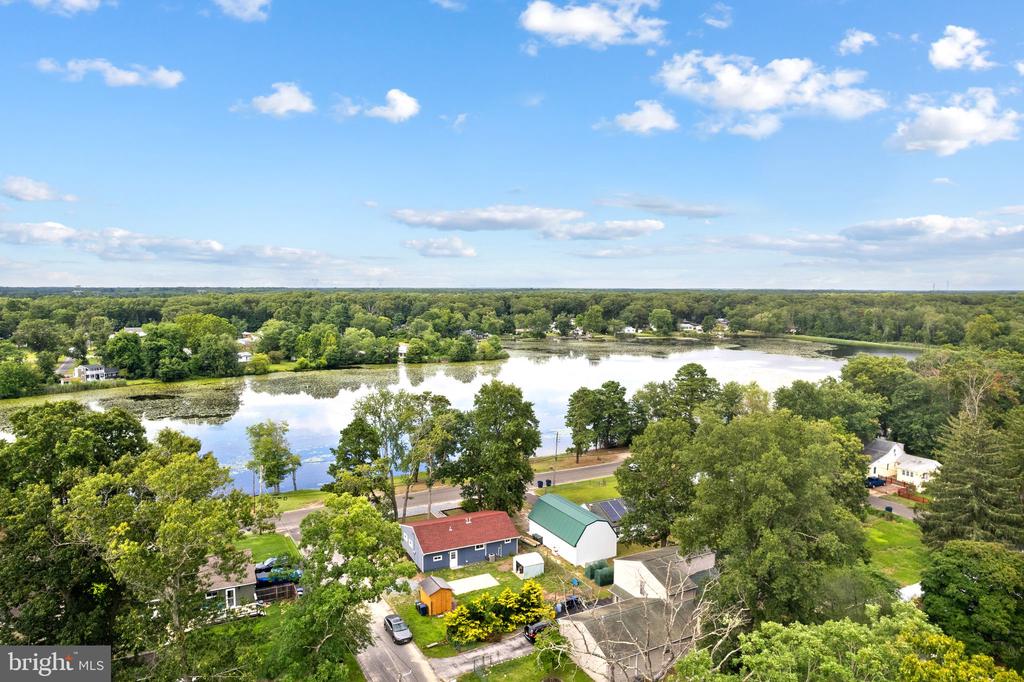 2105 LAKESIDE DRIVE