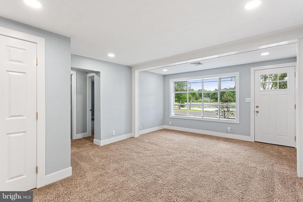2105 LAKESIDE DRIVE