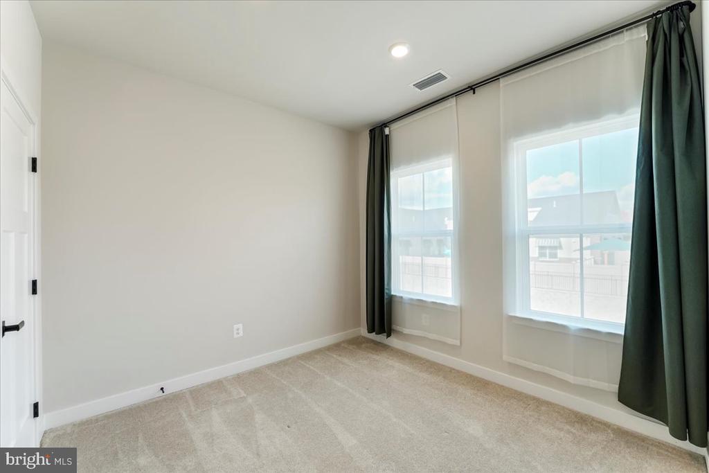 115 NICHOLAS PLACE