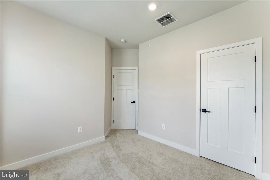 115 NICHOLAS PLACE