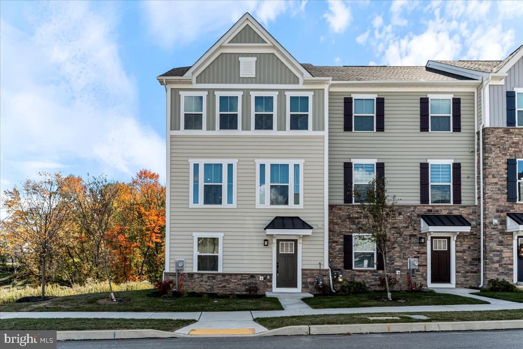 115 NICHOLAS PLACE