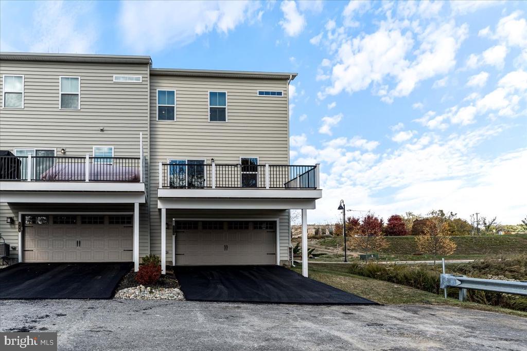 115 NICHOLAS PLACE