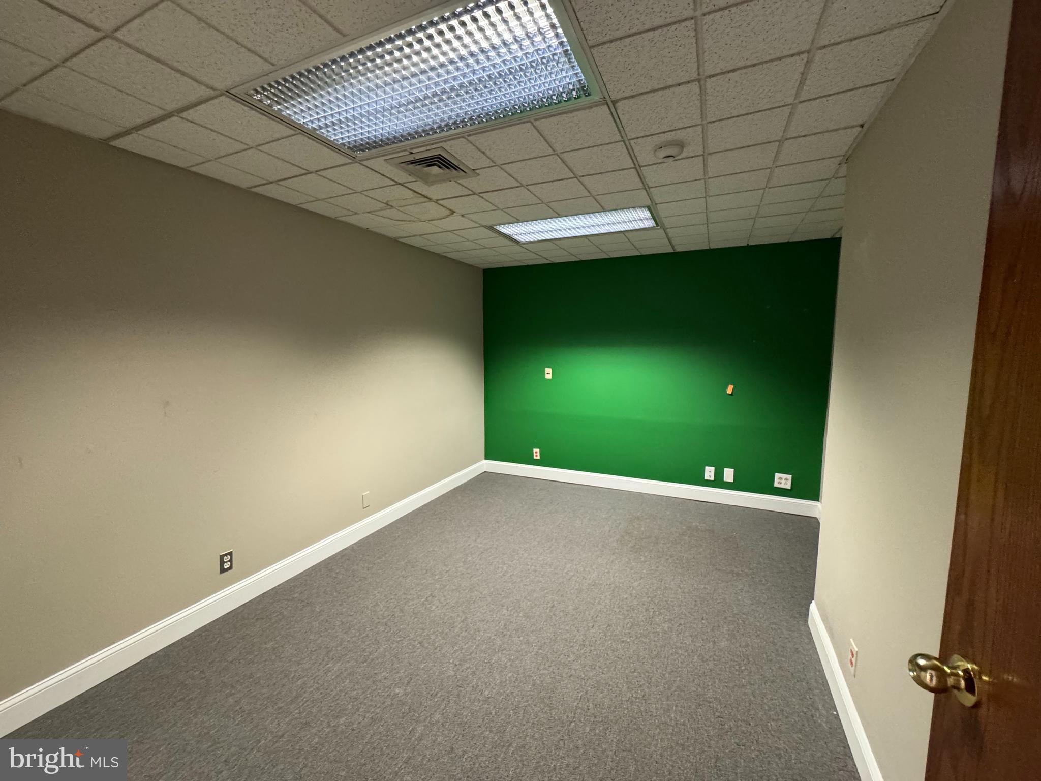 100 E CHESTER PIKE 5