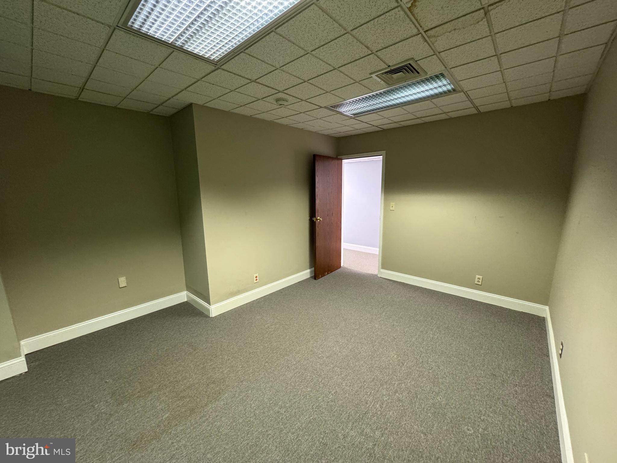 100 E CHESTER PIKE 5