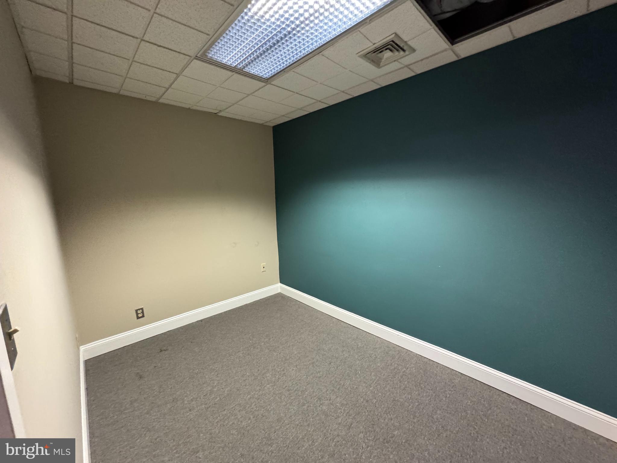 100 E CHESTER PIKE 5