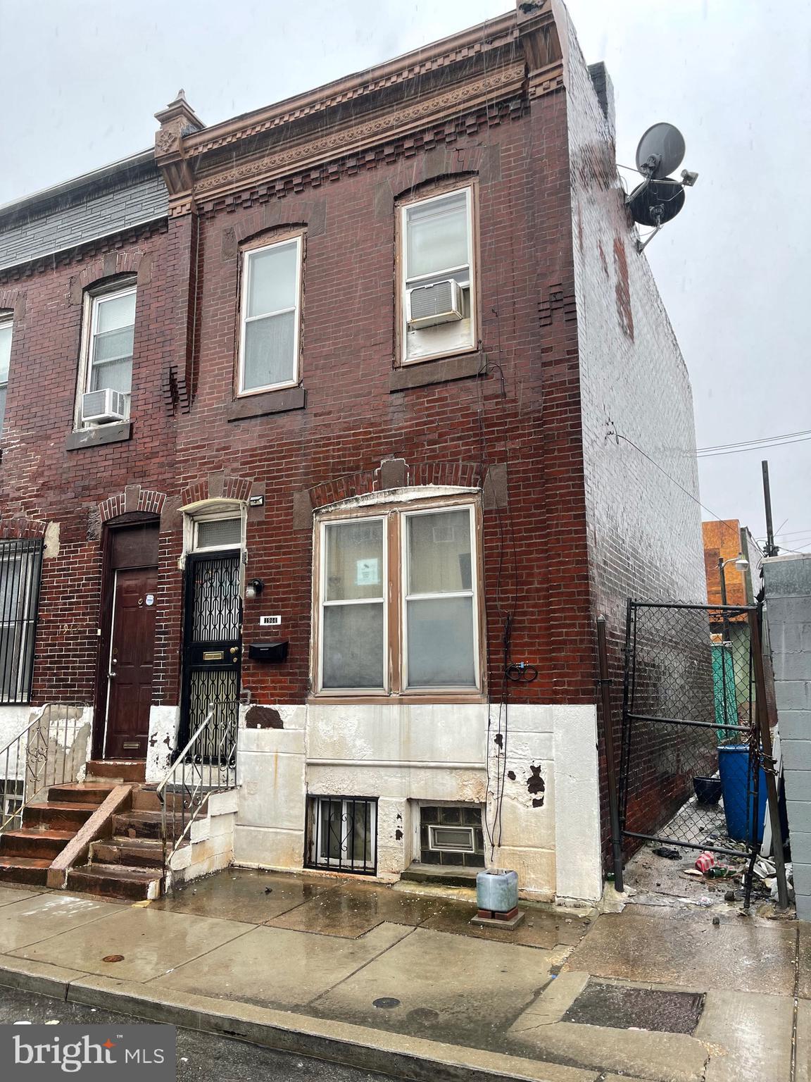 1944 DUDLEY STREET