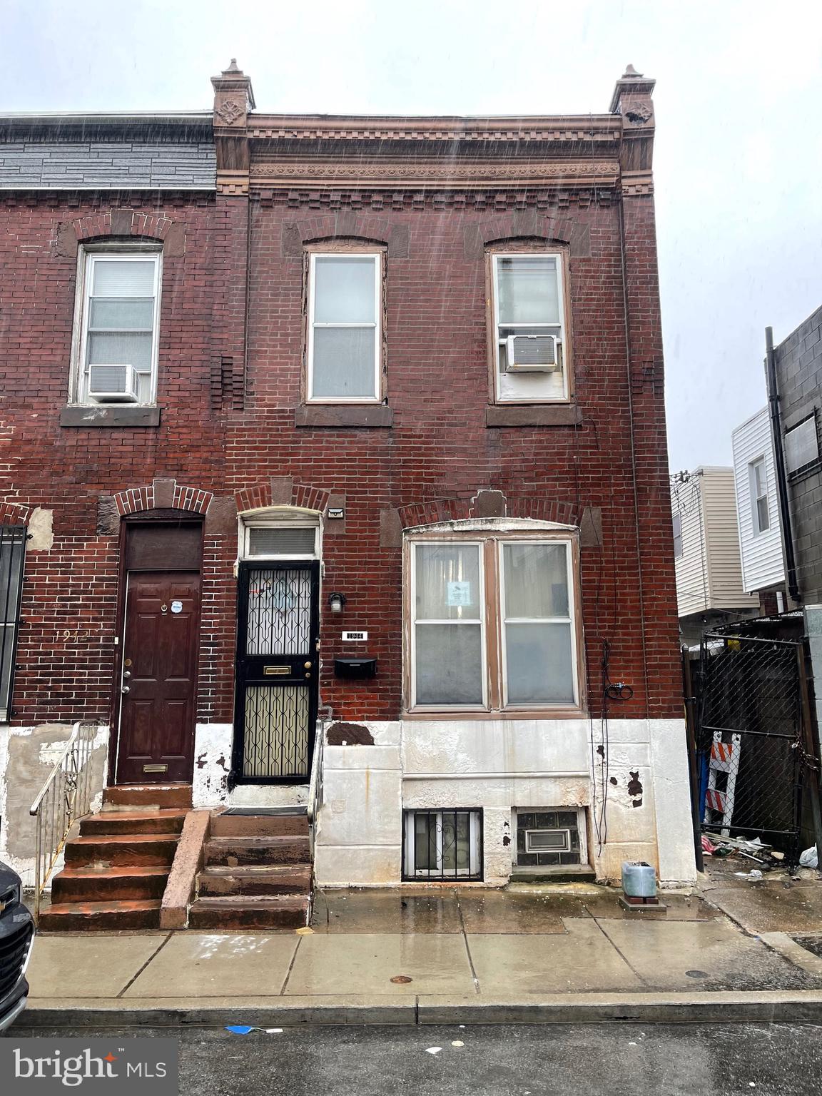 1944 DUDLEY STREET