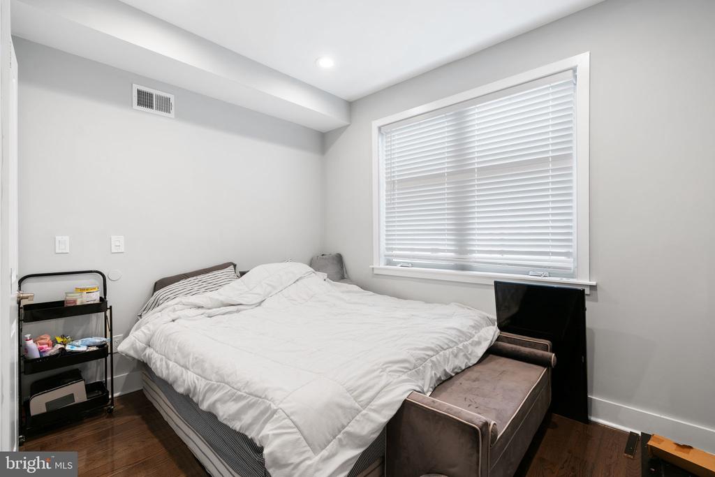 2607 TULIP STREET