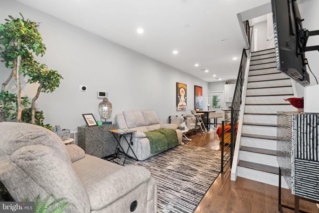 2607 TULIP STREET