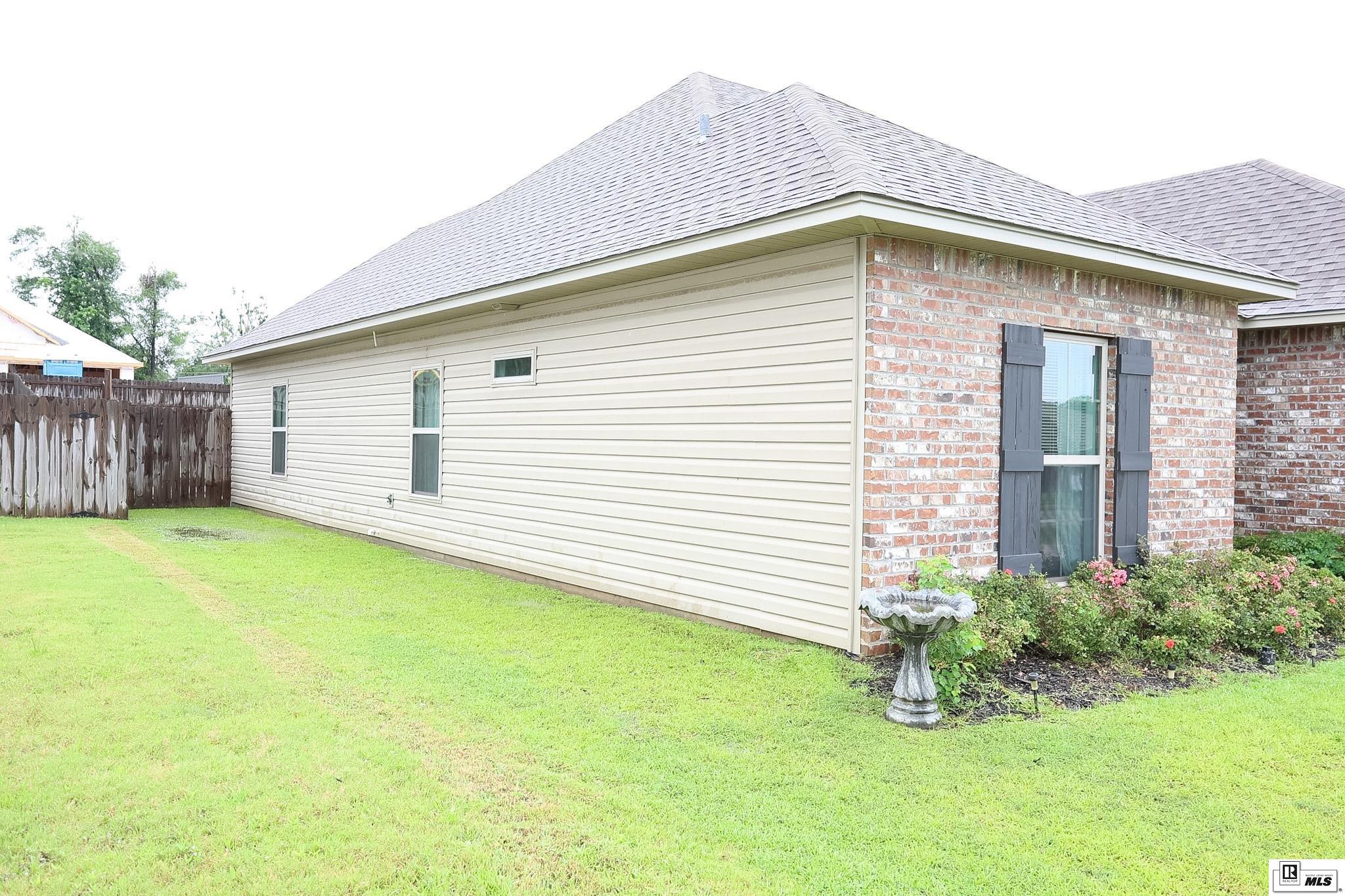300 YELLOW PINE DRIVE