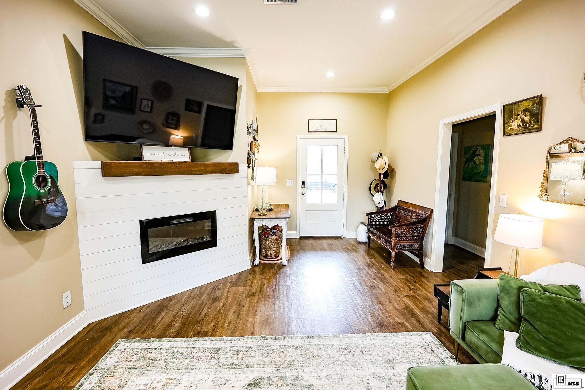 300 YELLOW PINE DRIVE