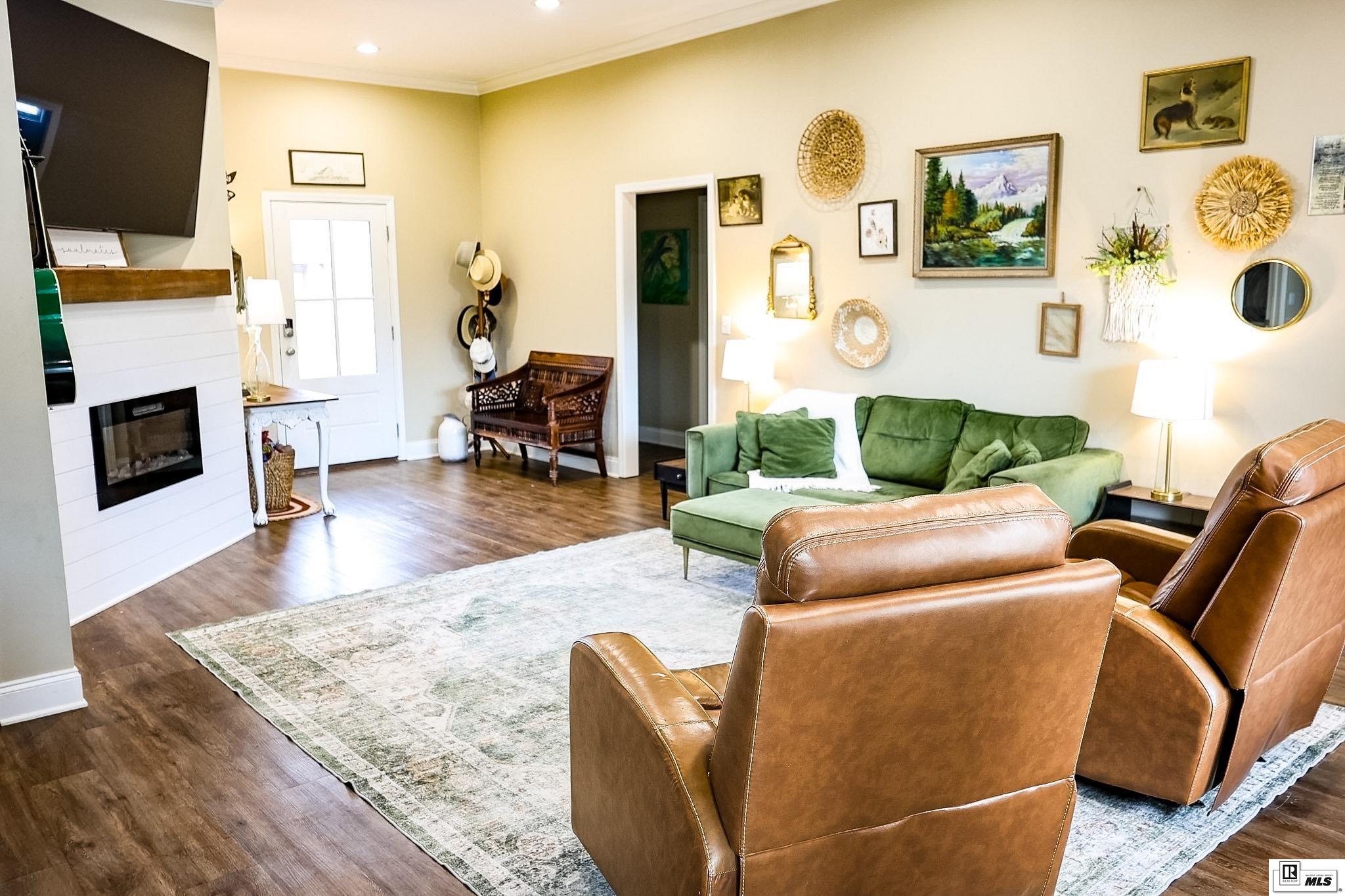 300 YELLOW PINE DRIVE
