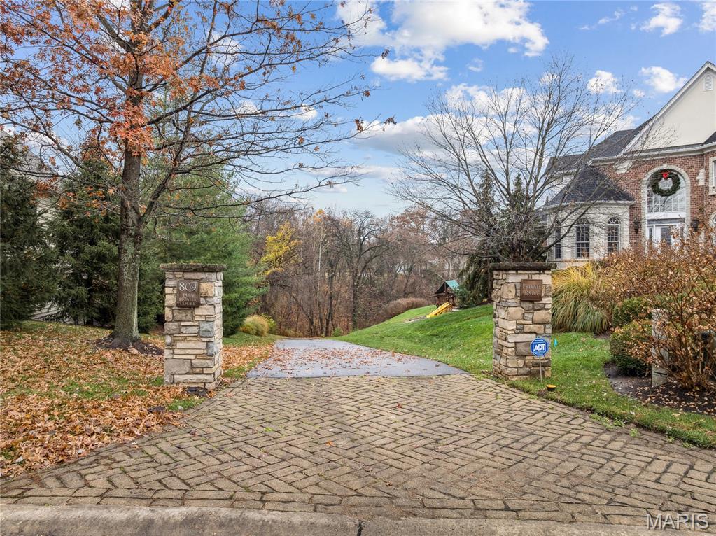 809 Tara Estates Court