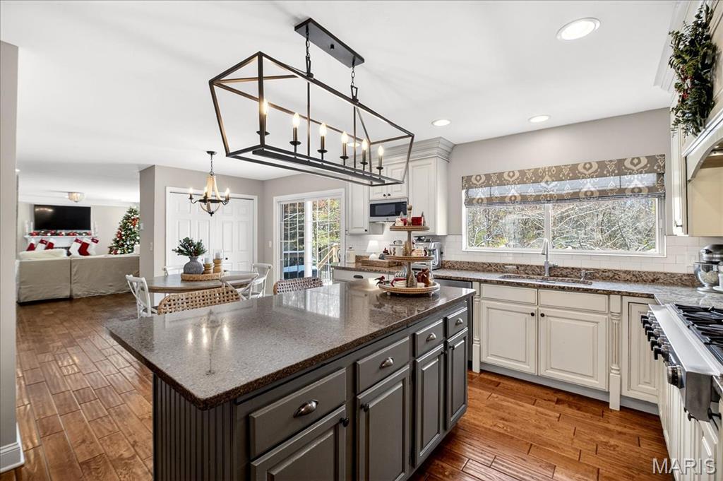 311 Beacon Point Lane