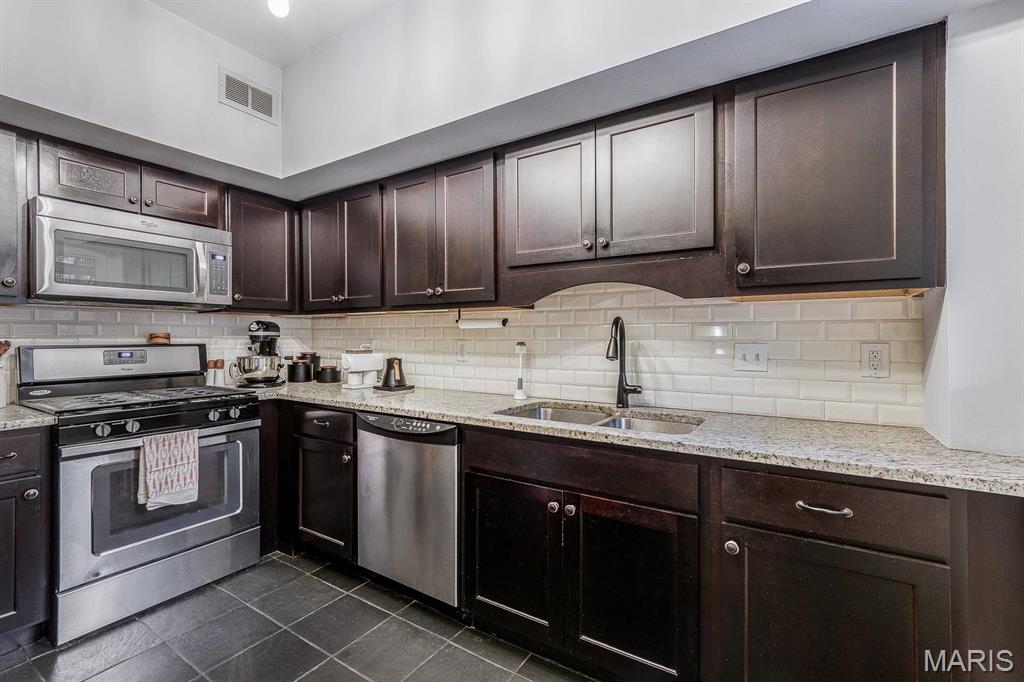 4928 Buckingham Court Unit: 2W