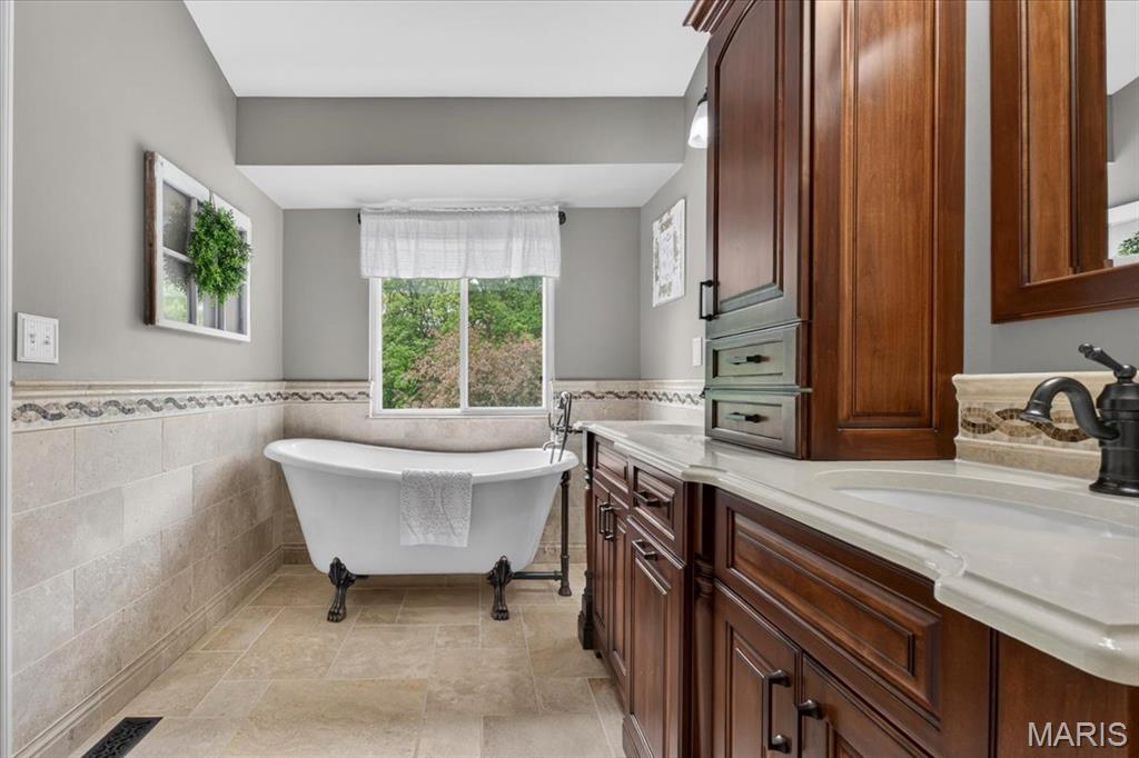 948 Emerald Oaks Court