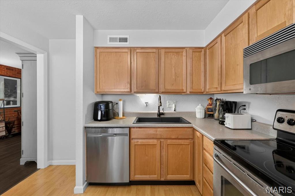 1920 Hunting Lake Court Unit: 102