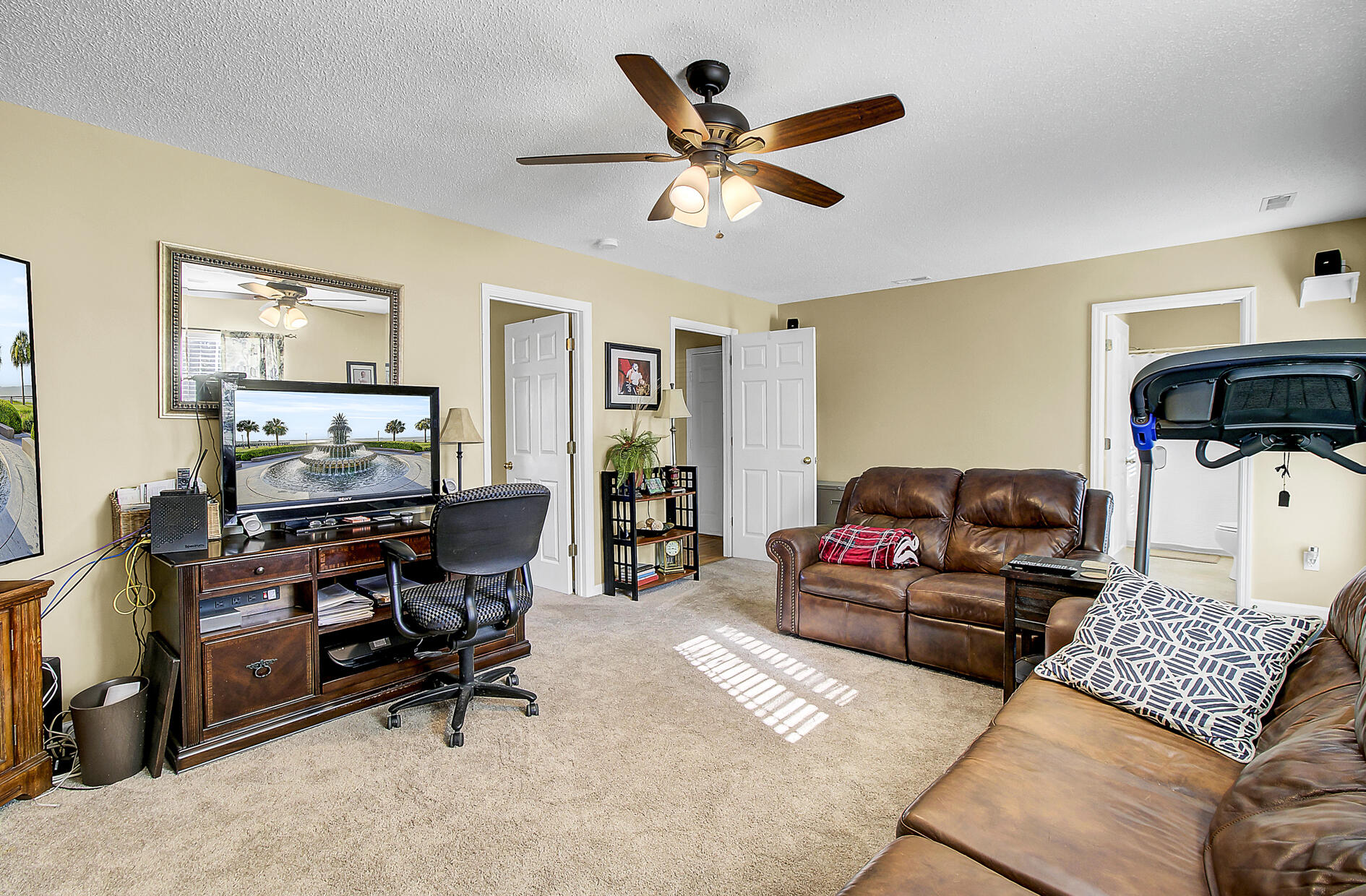 1037 Cobblestone Boulevard