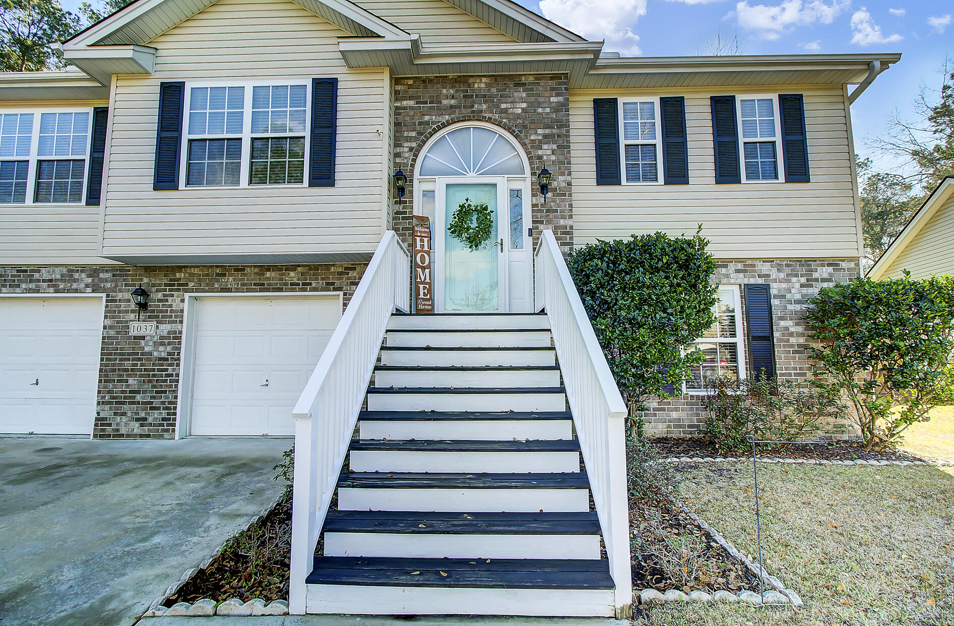 1037 Cobblestone Boulevard