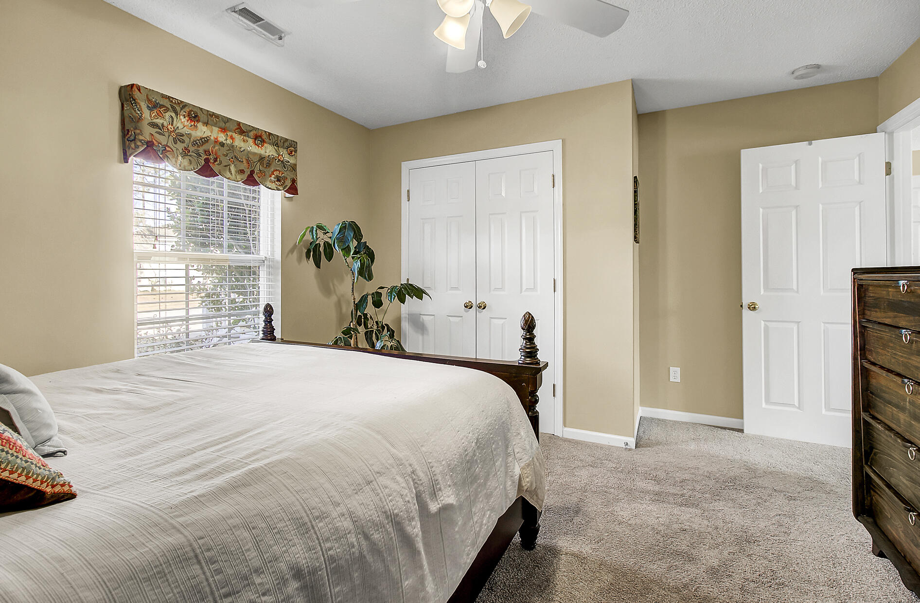 1037 Cobblestone Boulevard