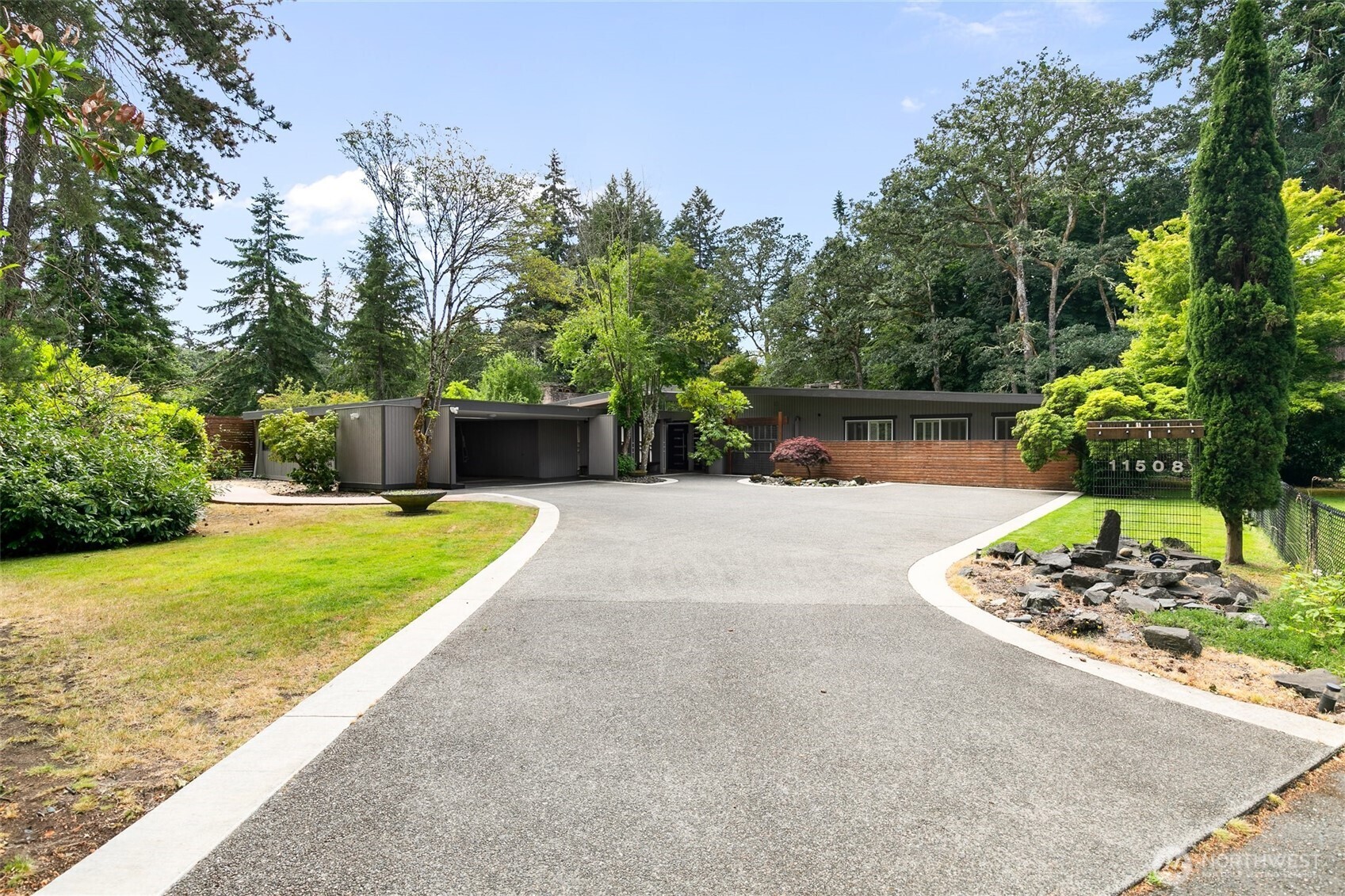 11508 Clovercrest Drive SW