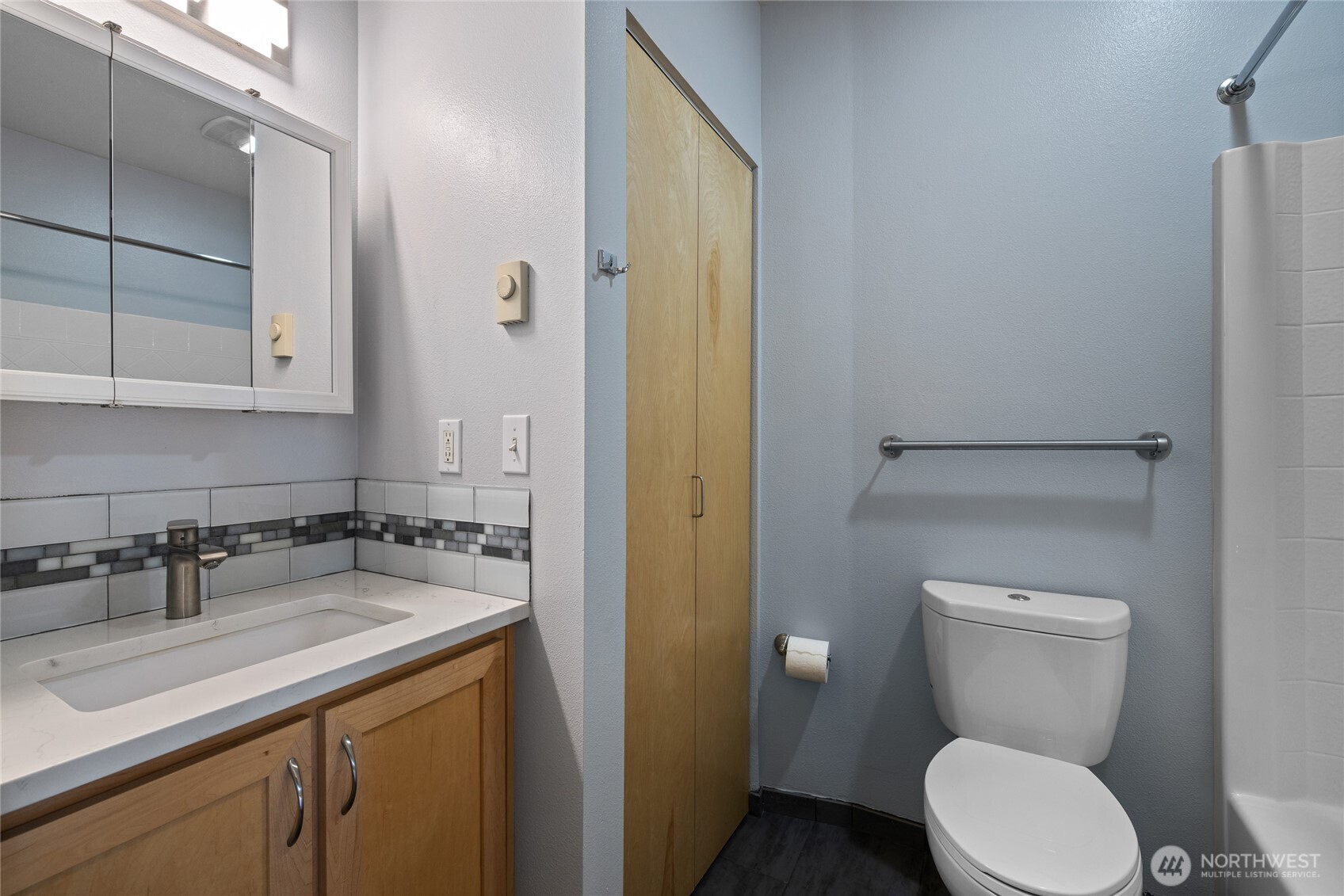 210 W Pioneer Avenue Unit: 207