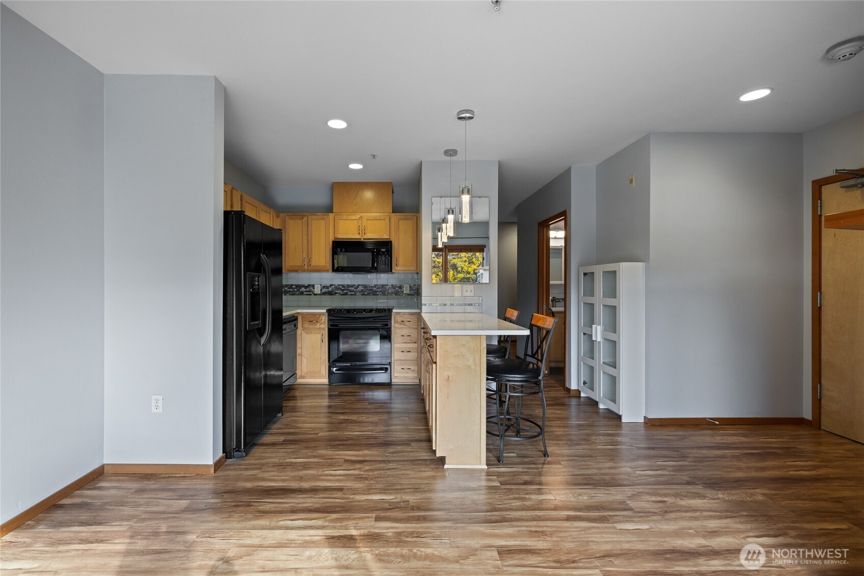 210 W Pioneer Avenue Unit: 207