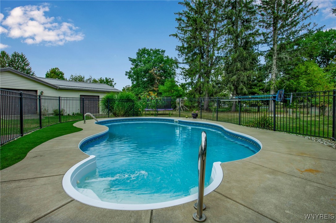 24 North Edgewood Drive