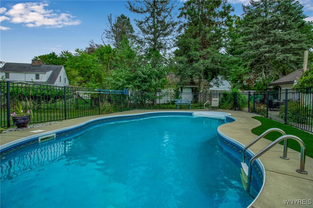 24 North Edgewood Drive