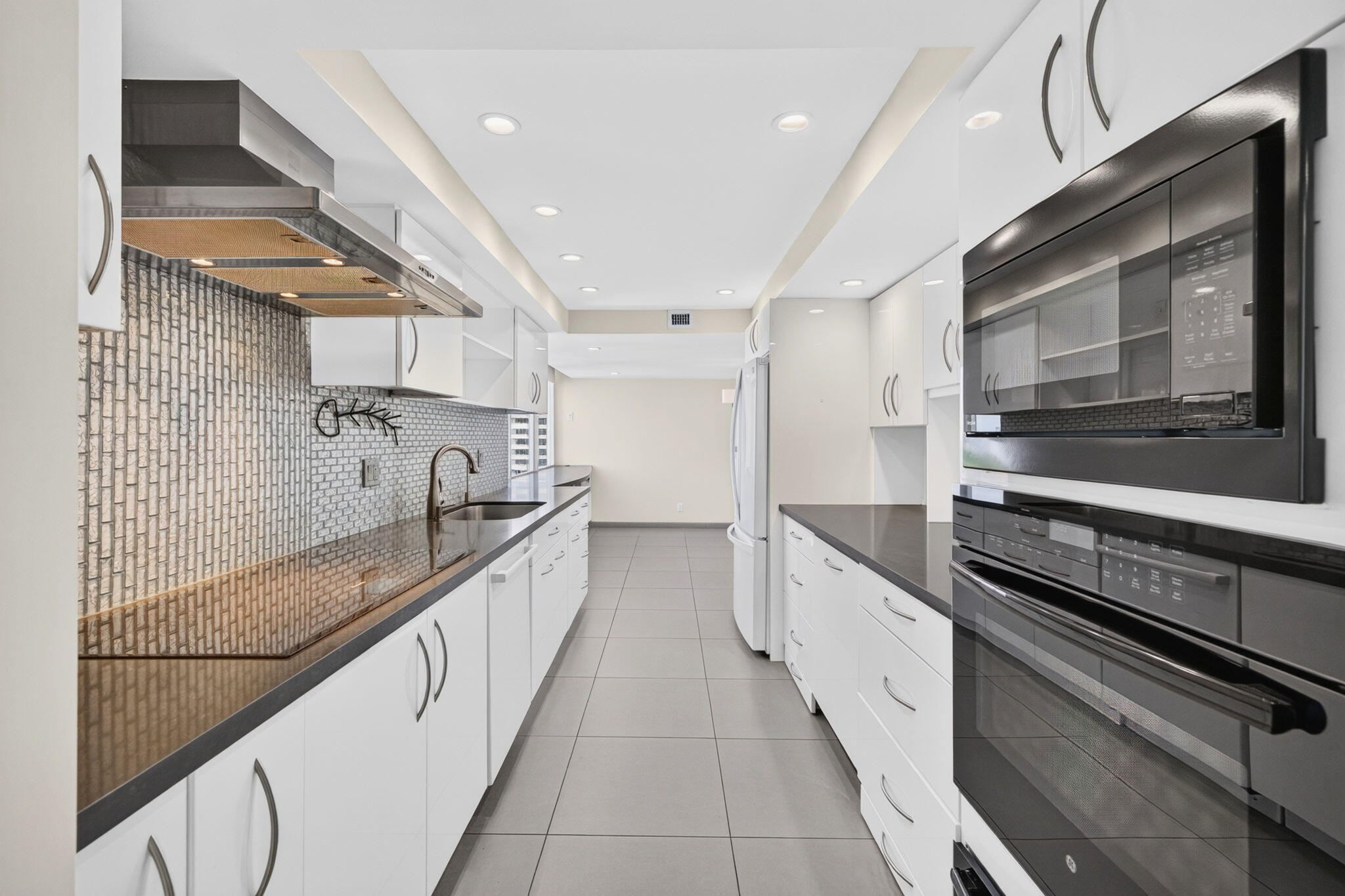 777 Bayshore Drive 701