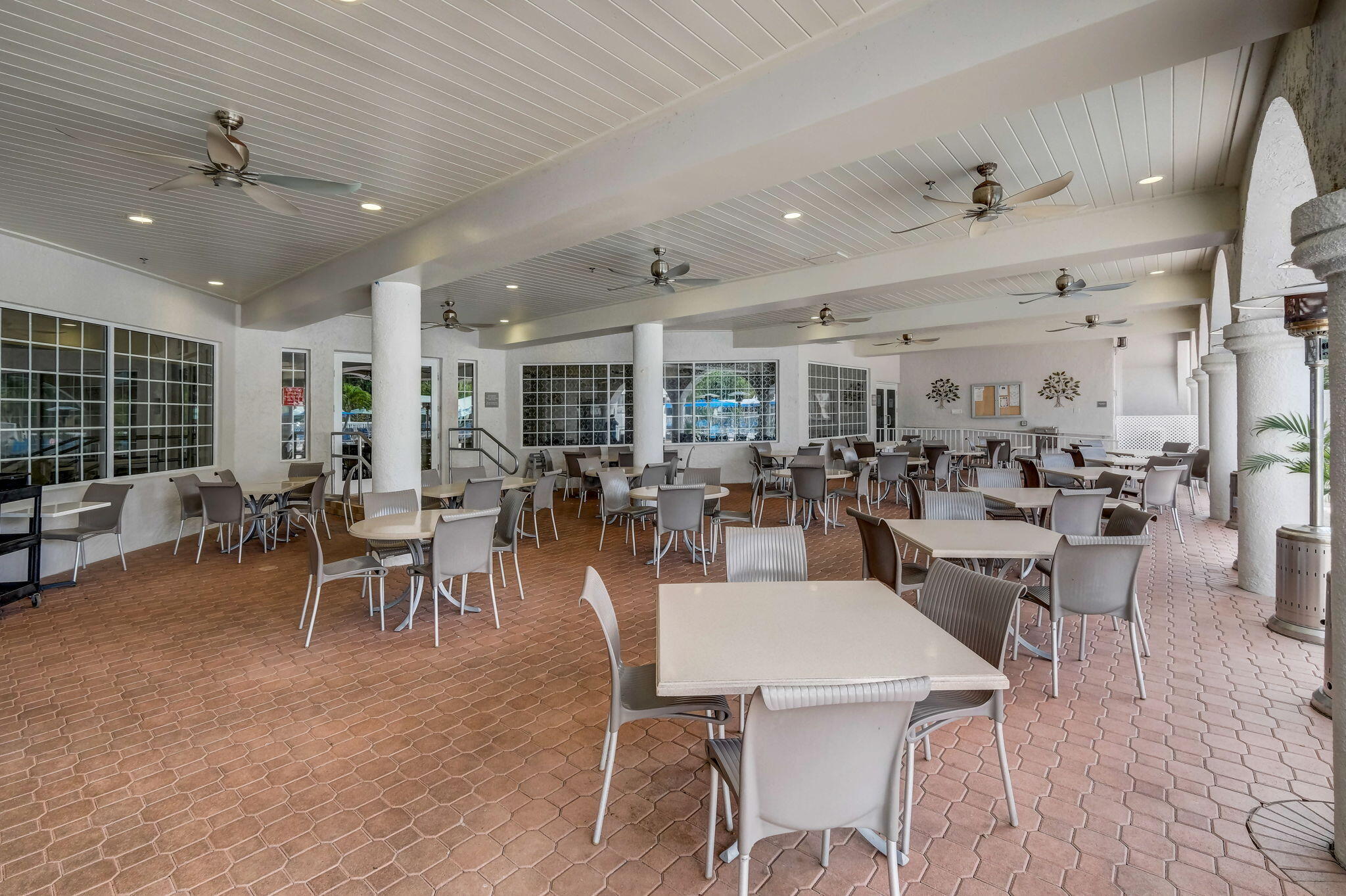 Giardino Village, Platina