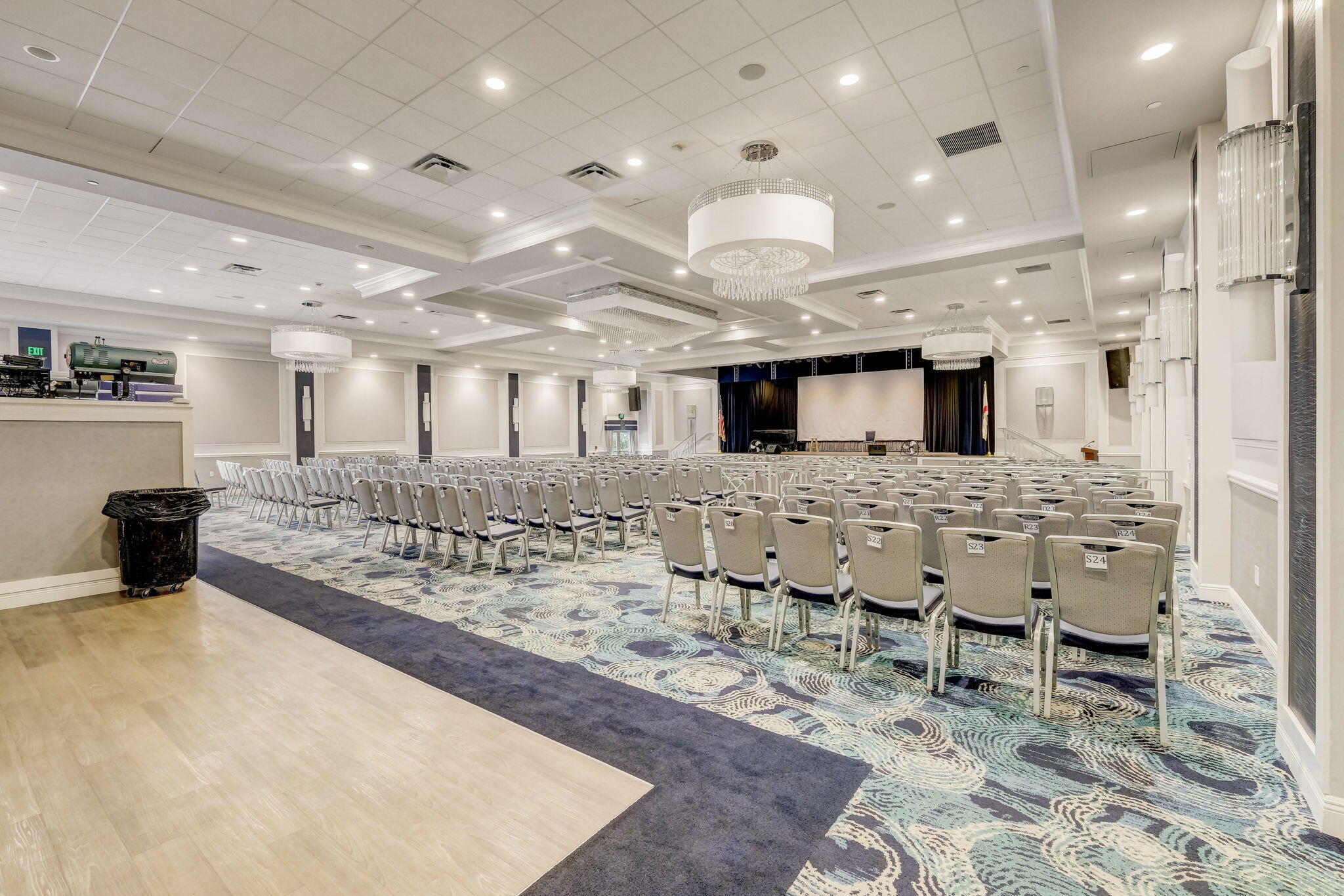 Giardino Village, Platina