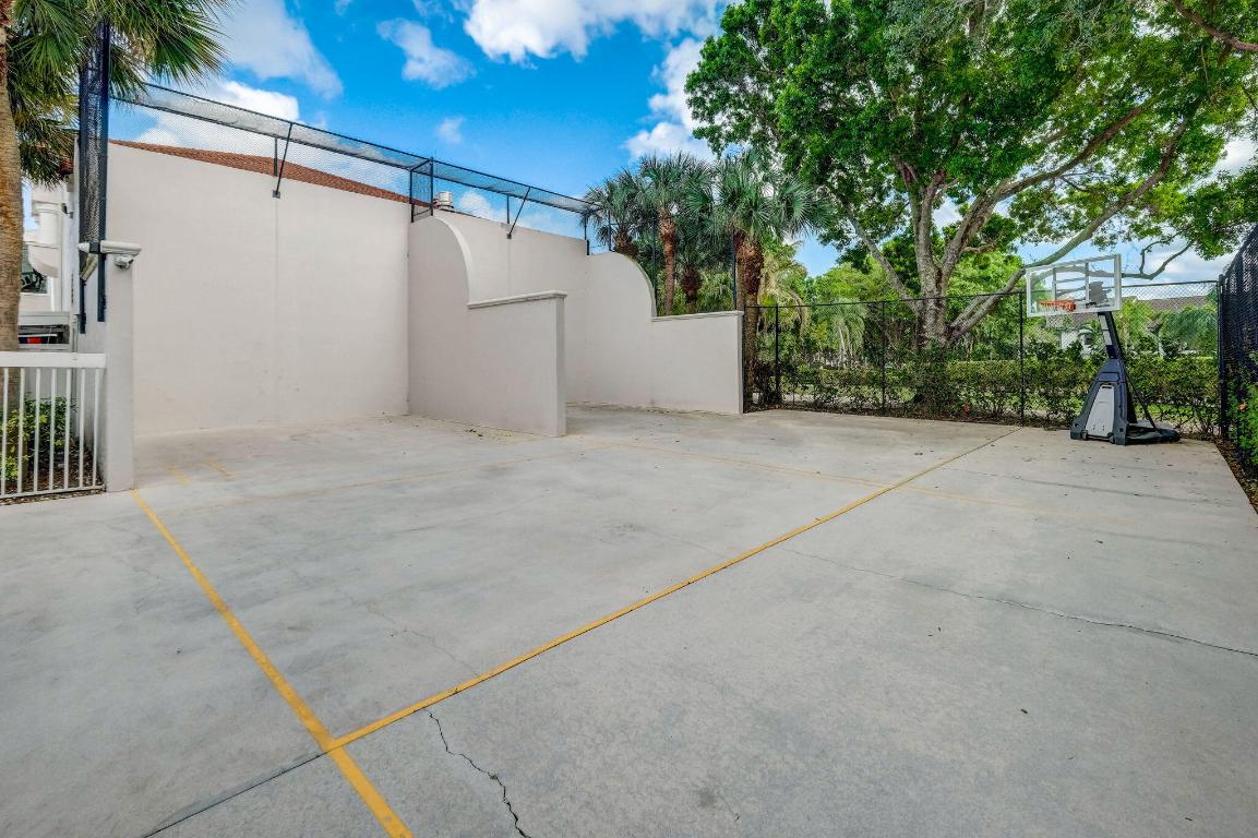 Giardino Village, Platina