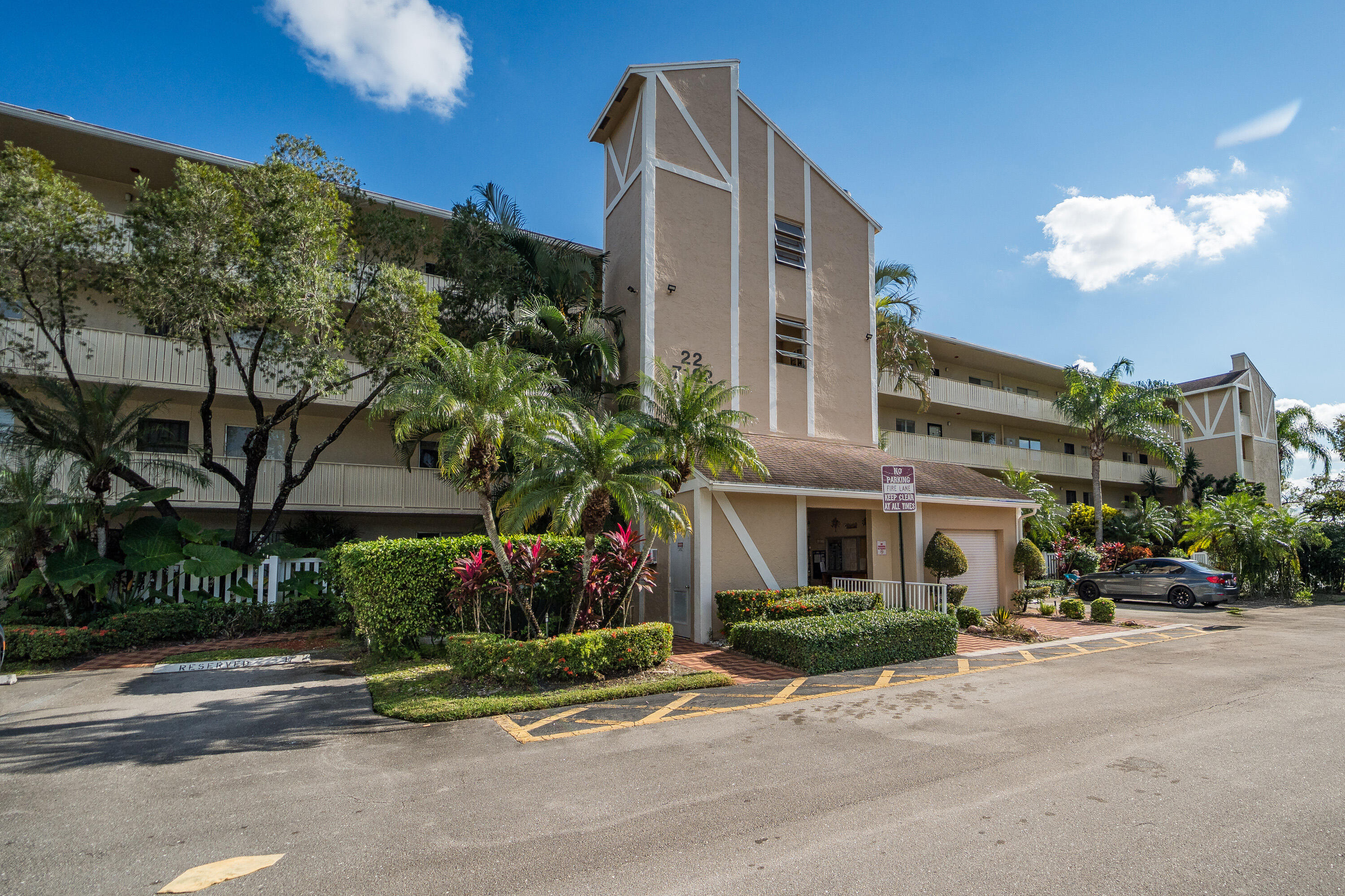 7192 Huntington Lane 306