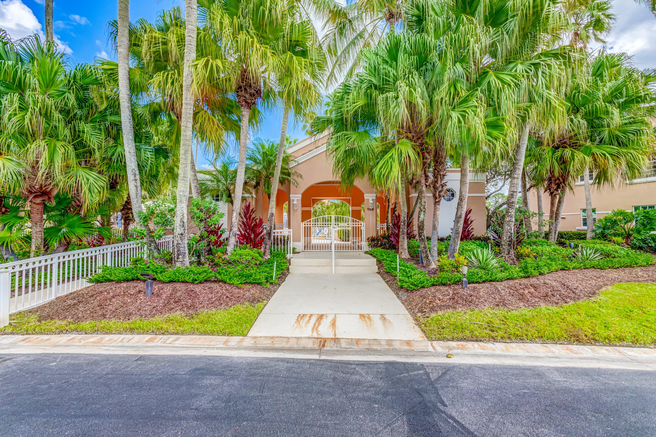 156 Legendary Circle