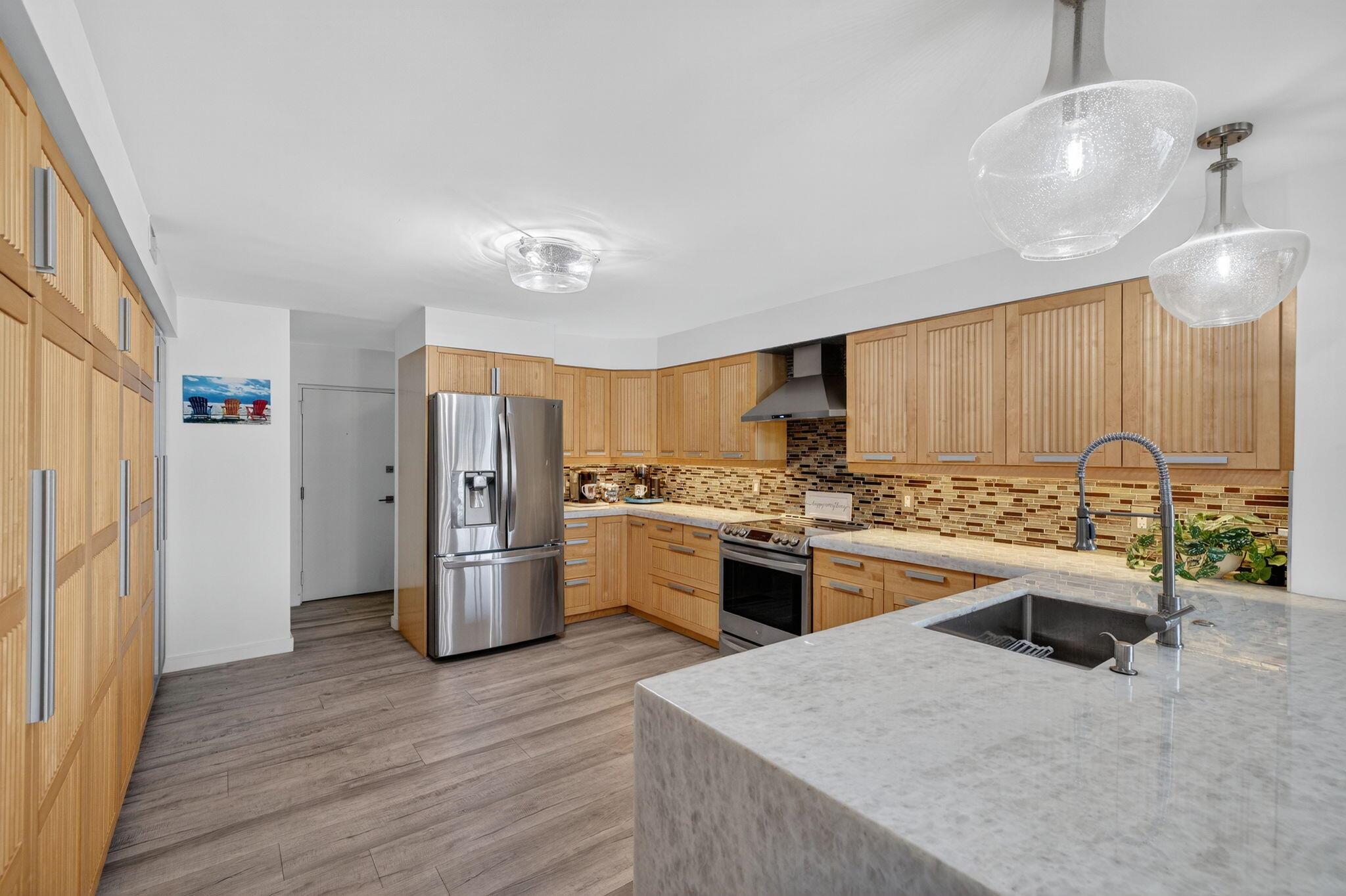 777 Bayshore Drive 1003