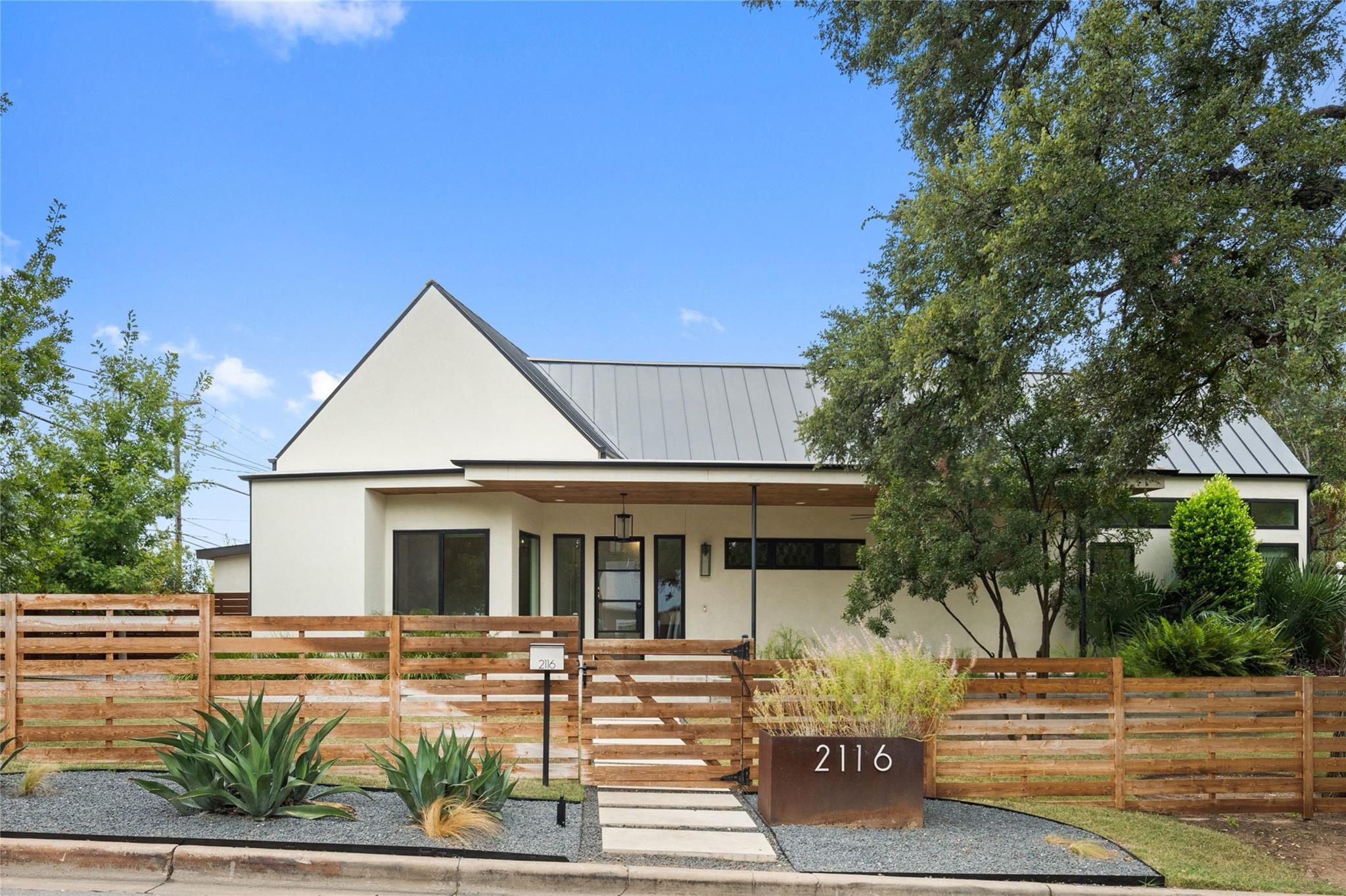 2116 Kenwood Ave