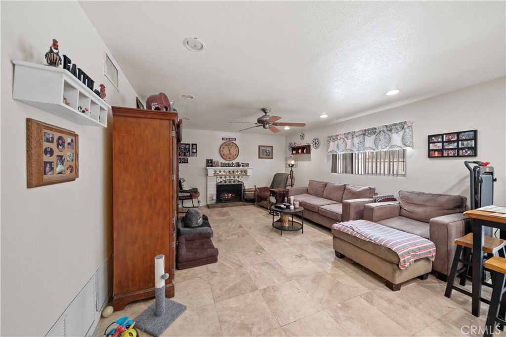 1142 Daisy Circle