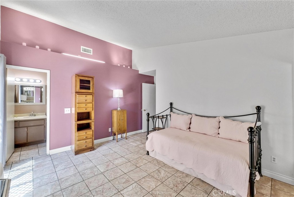 3415 Siskiyou Circle