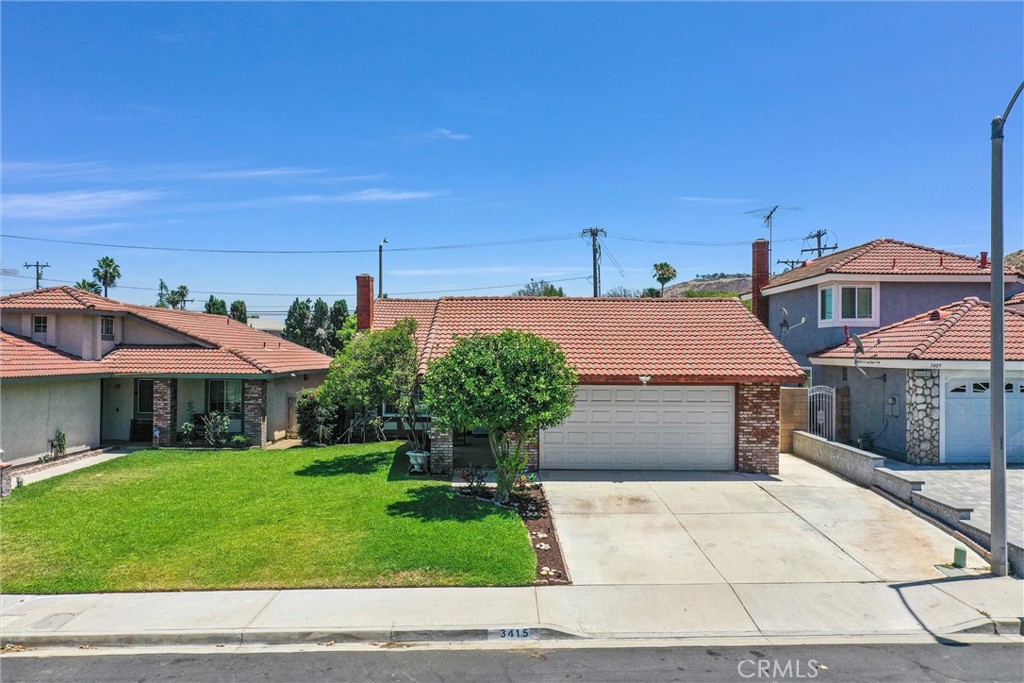 3415 Siskiyou Circle