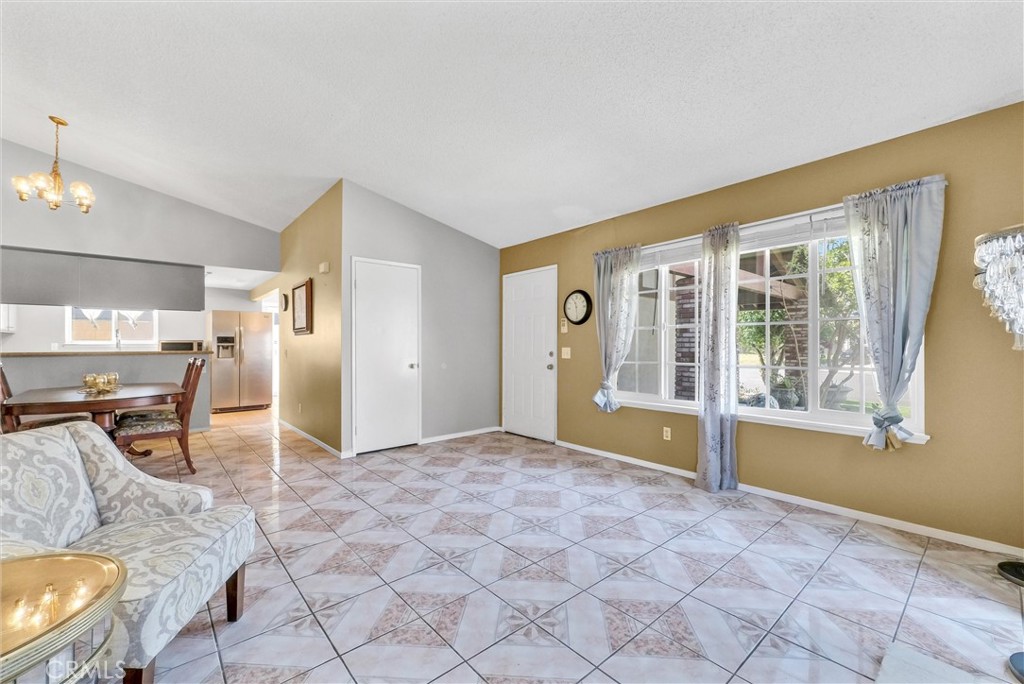 3415 Siskiyou Circle