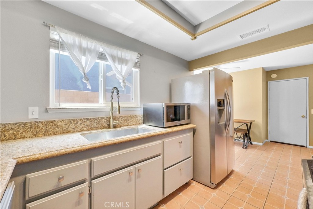 3415 Siskiyou Circle