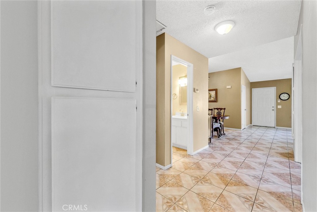 3415 Siskiyou Circle