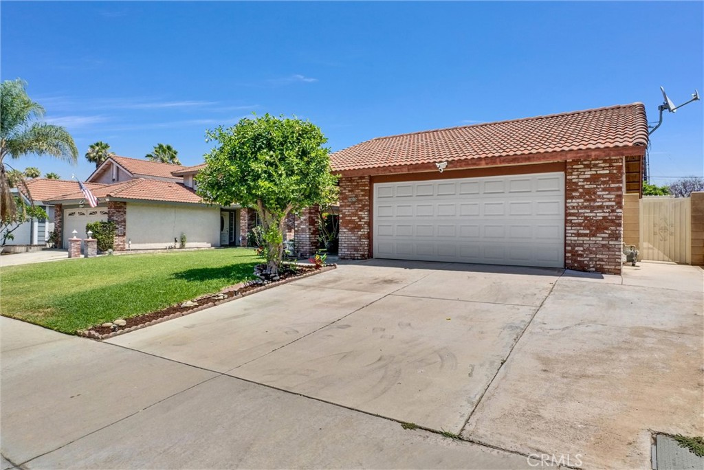 3415 Siskiyou Circle