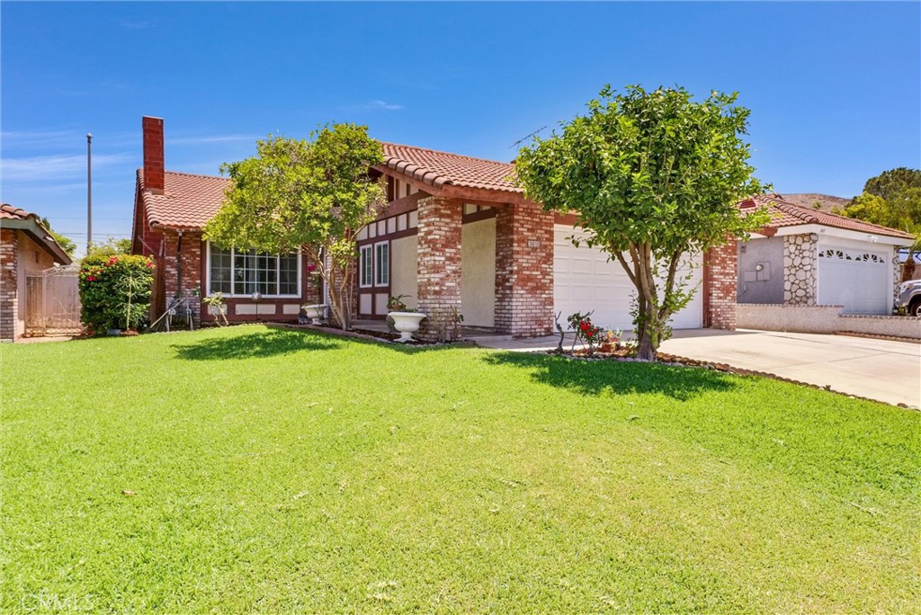 3415 Siskiyou Circle