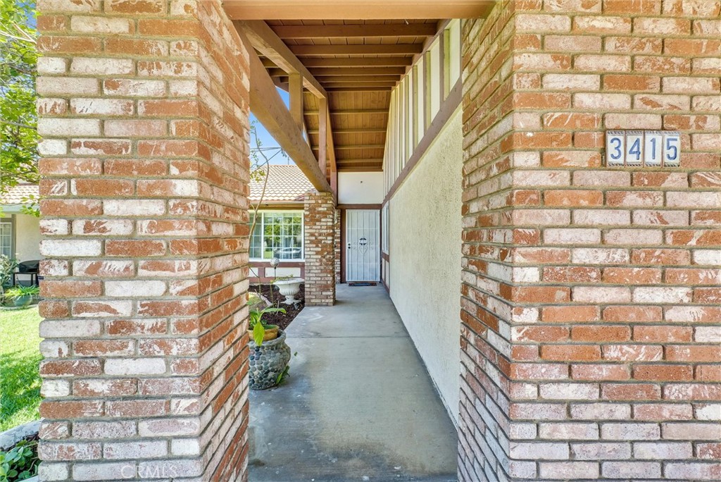 3415 Siskiyou Circle