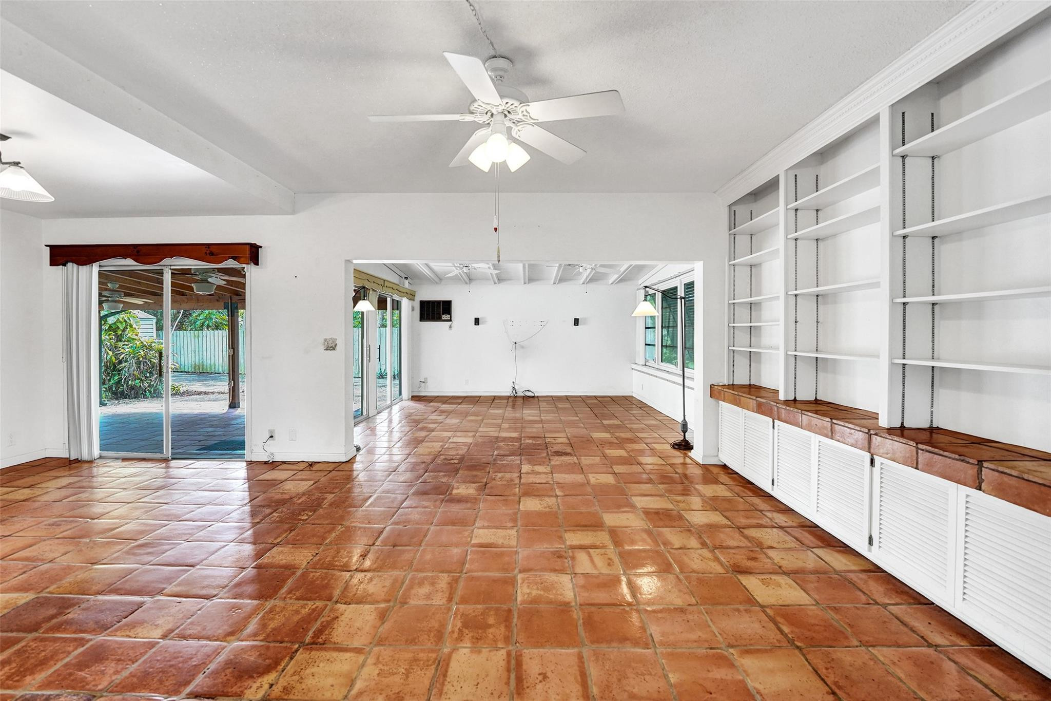 720 E Country Club Circle